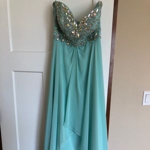 Gorgeous mint green floor length prom dress
